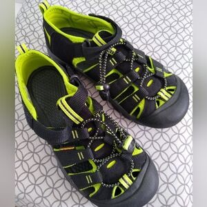 NEW Kids black Keen Newport H2 sandals sz 5 youth
